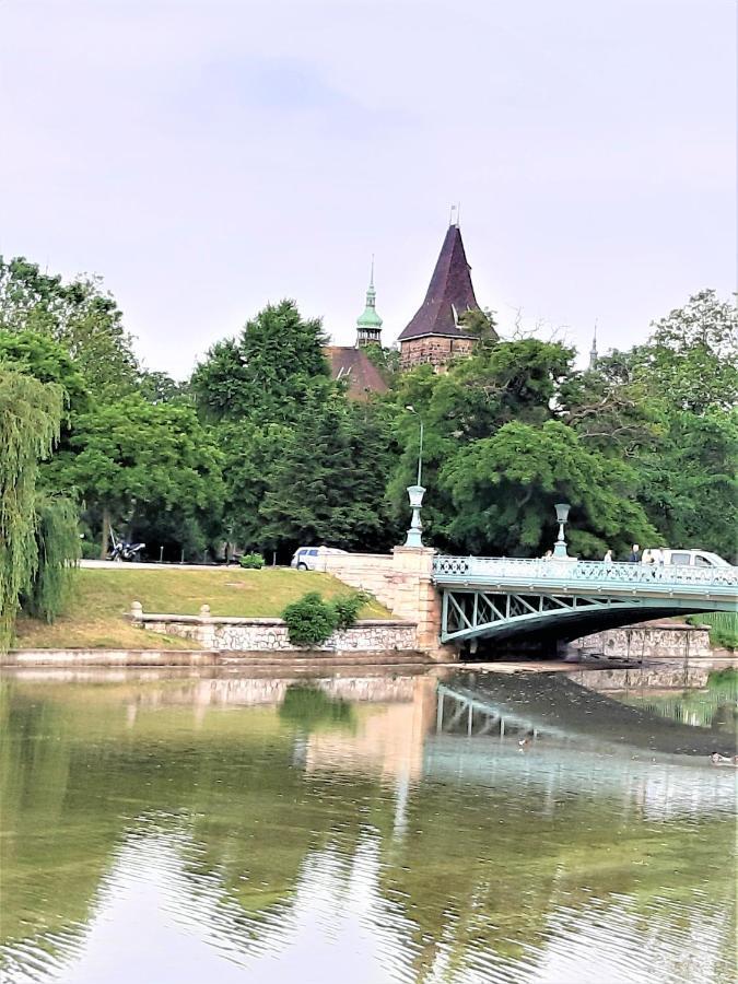 Citypark Classic Downtown Apartment Budapest Luaran gambar