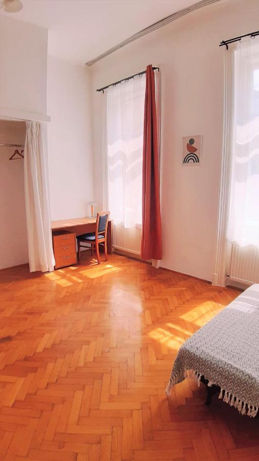 Citypark Classic Downtown Apartment Budapest Luaran gambar