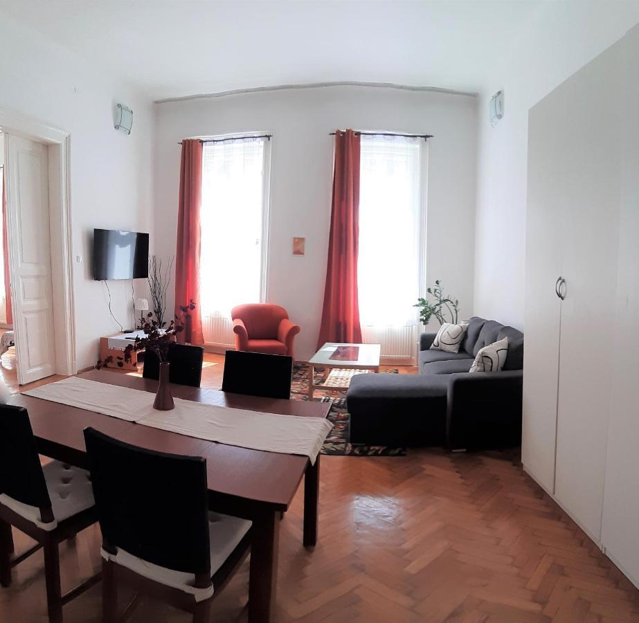 Citypark Classic Downtown Apartment Budapest Luaran gambar