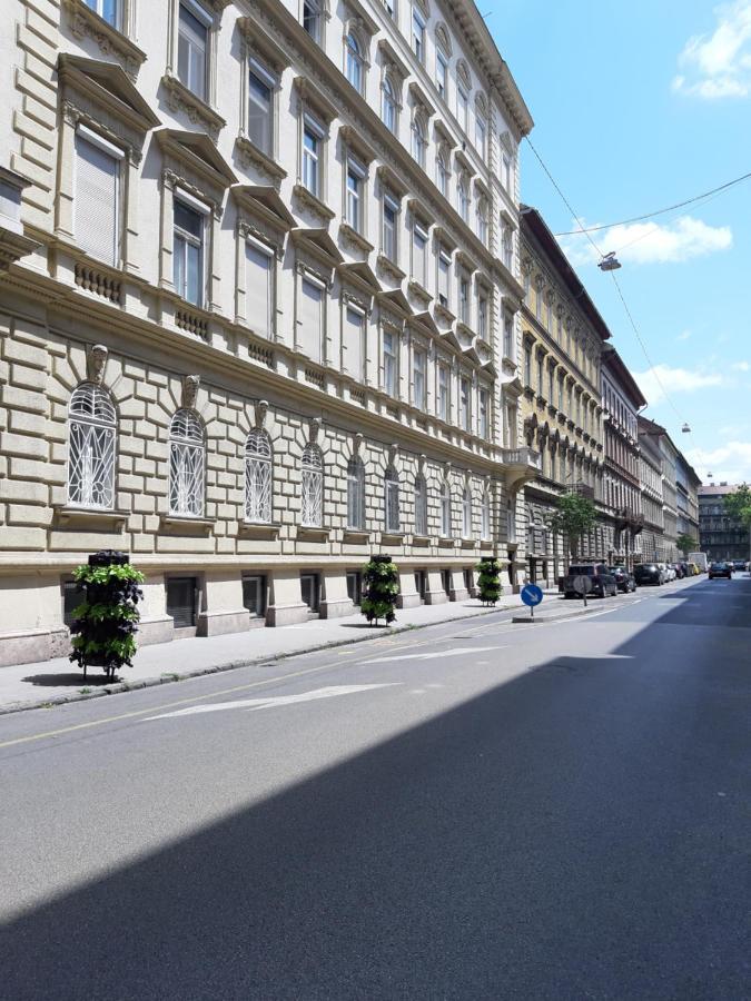 Citypark Classic Downtown Apartment Budapest Luaran gambar
